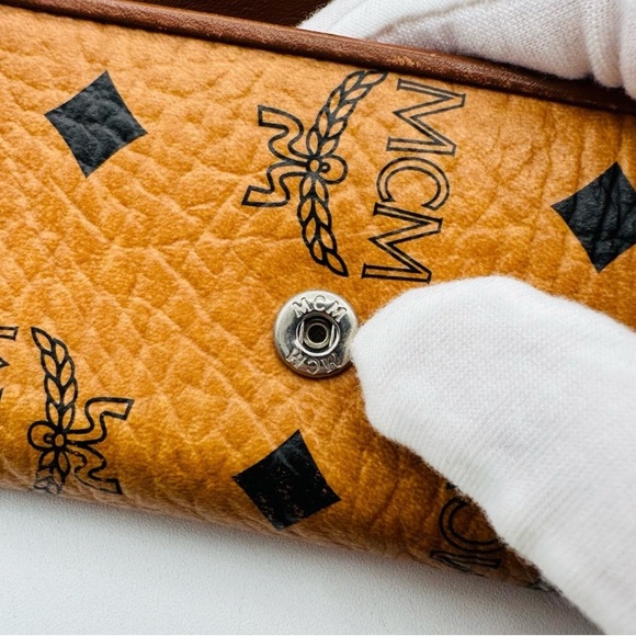 MCM Authentic And Unique Key And Card Holder/Wallet A 2 In 1 EUC - Picture 3 of 11